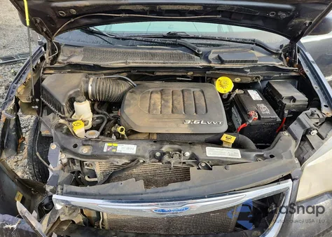 2014 Chrysler Town & Country Touring z USA, uszkodzony, nr VIN 2C4RC1BG6ER295214